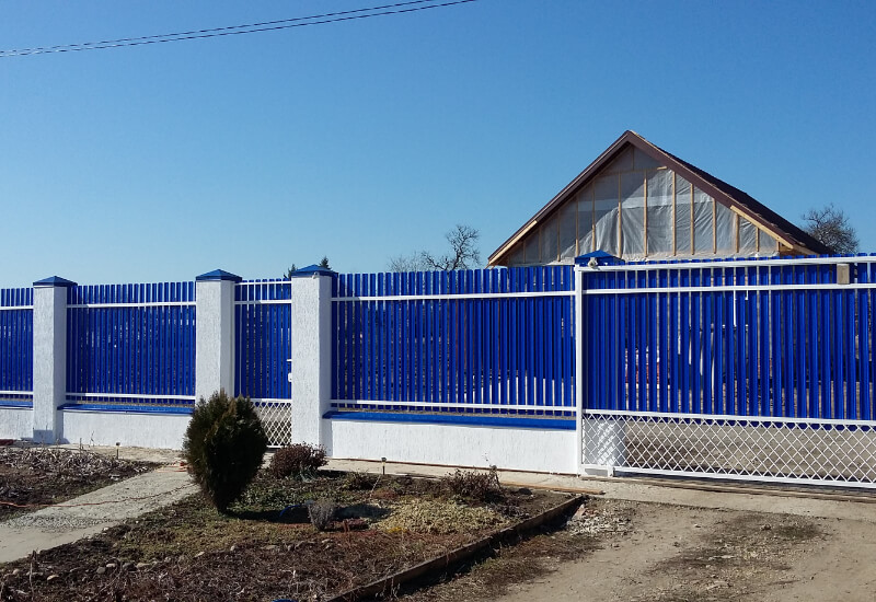 Забор из евроштакетника RAL5002 синий ультра, секция горизонт в Темиртау фото 1