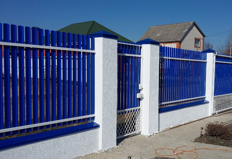 Забор из штакетника цвет RAL5002 синий двусторонний в Темиртау фото 3